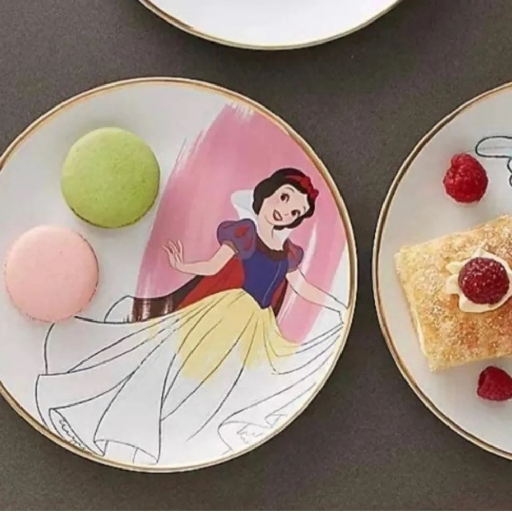 Disney fine Ceramic Snow White Dessert Plate Decor